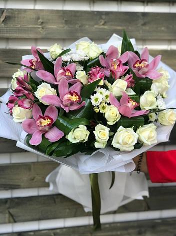 Букет цветов из: Розы и Хризантемы в Баксане