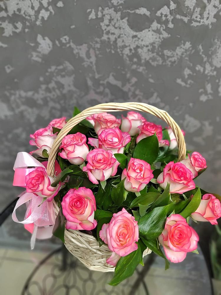 Цветочная композиция из Розы в корзине в Баксане