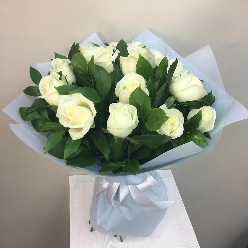 Букет 15 Белых роз Проуд в Баксане