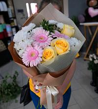 Букет цветов из:  Герберы, Розы и Хризантемы в Баксане
