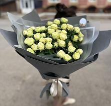 Букет Белые кустовые розы Солинеро в Баксане