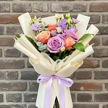 Букет цветов из:  Лизиантусы и Розы в Баксане