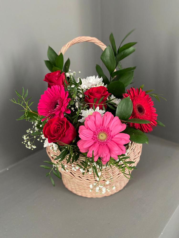 Цветочная композиция из Розы, Хризантемы и Герберы в корзине в Баксане