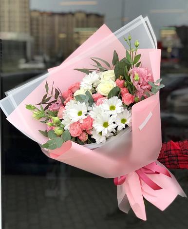 Букет цветов из: Розы, Лизиантусы и Хризантемы в Баксане