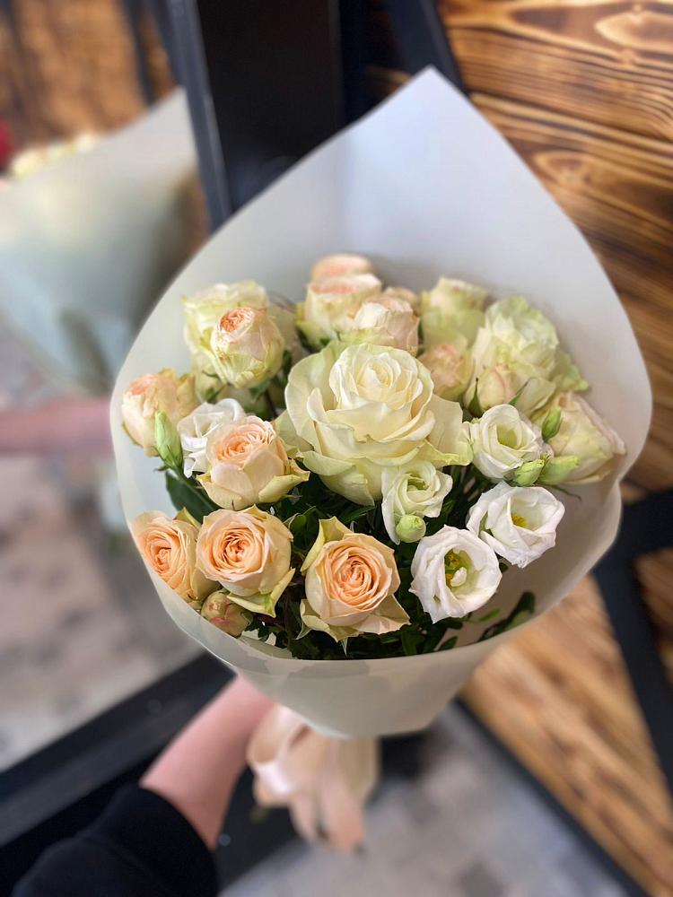 Букет цветов из: Розы и Лизиантусы в Баксане